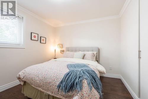 1561 Newlands Crescent, Burlington, ON - Indoor Photo Showing Bedroom