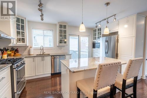 1561 Newlands Crescent, Burlington, ON - Indoor Photo Showing Kitchen With Stainless Steel Kitchen With Upgraded Kitchen