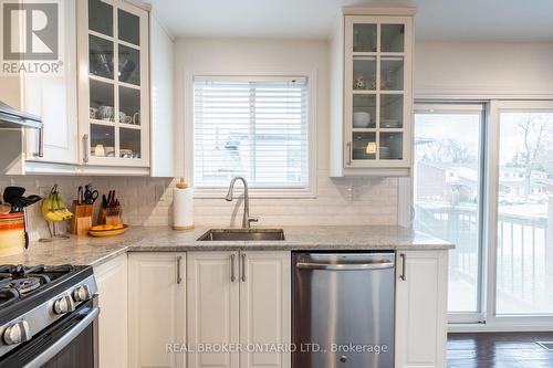 1561 Newlands Crescent, Burlington, ON - Indoor Photo Showing Kitchen With Upgraded Kitchen