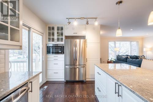 1561 Newlands Crescent, Burlington, ON - Indoor Photo Showing Kitchen With Stainless Steel Kitchen With Upgraded Kitchen