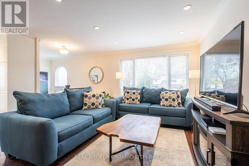 1561 Newlands Crescent, Burlington, ON - Indoor Photo Showing Living Room