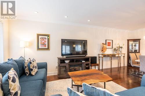 1561 Newlands Crescent, Burlington, ON - Indoor Photo Showing Living Room