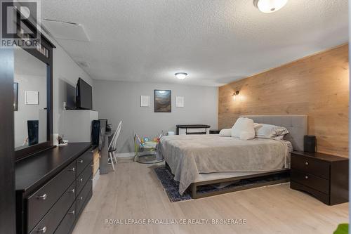 889 Warburton Crescent, Kingston (East Gardiners Rd), ON - Indoor Photo Showing Bedroom