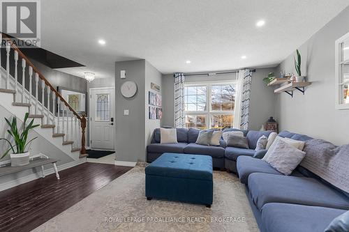 889 Warburton Crescent, Kingston (East Gardiners Rd), ON - Indoor Photo Showing Living Room