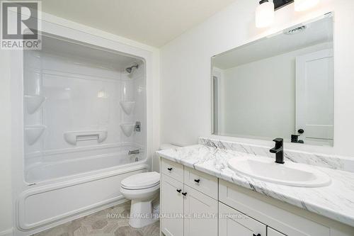 B - 10 Aldersgate Drive, Belleville, ON - Indoor Photo Showing Bathroom