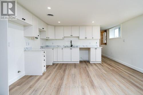 B - 10 Aldersgate Drive, Belleville, ON - Indoor Photo Showing Kitchen