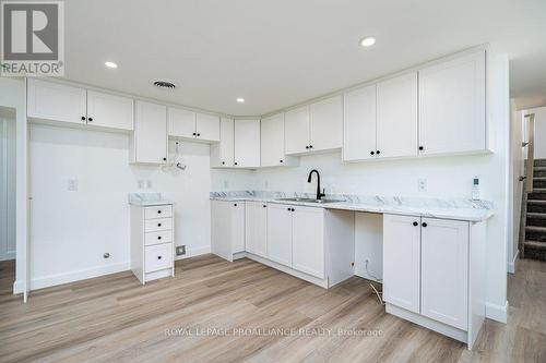 B - 10 Aldersgate Drive, Belleville, ON - Indoor Photo Showing Kitchen