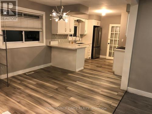 406 Vermont Avenue, London, ON - Indoor Photo Showing Kitchen