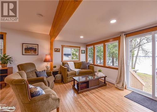 1639 Port Stanton Parkway, Washago, ON - Indoor Photo Showing Living Room