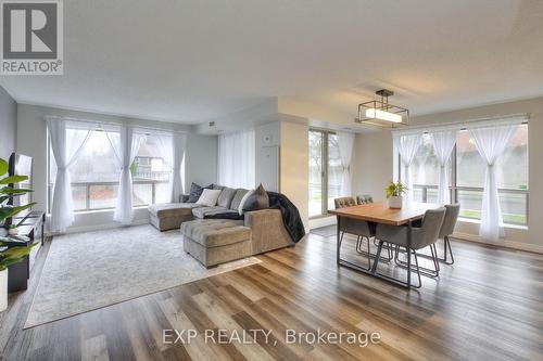 101 - 300 Keats Way, Waterloo, ON - Indoor Photo Showing Living Room