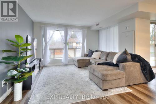 101 - 300 Keats Way, Waterloo, ON - Indoor Photo Showing Living Room