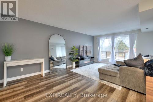 101 - 300 Keats Way, Waterloo, ON - Indoor Photo Showing Living Room