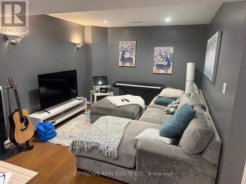 31 Dunlop Court, Brampton, ON - Indoor Photo Showing Living Room