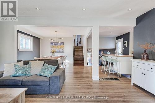 41 Pringle Avenue, Markham, ON - Indoor Photo Showing Living Room