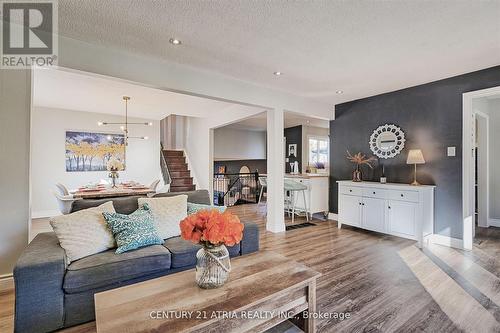 41 Pringle Avenue, Markham, ON - Indoor Photo Showing Living Room