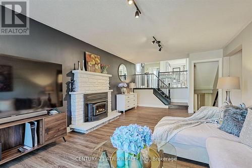 41 Pringle Avenue, Markham, ON - Indoor With Fireplace