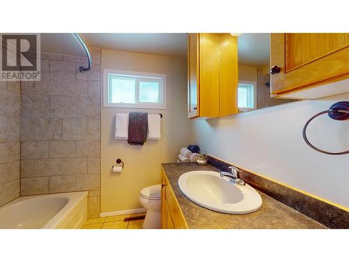 Bathroom - 445 2Nd Avenue, Kimberley, BC - Indoor Photo Showing Bathroom