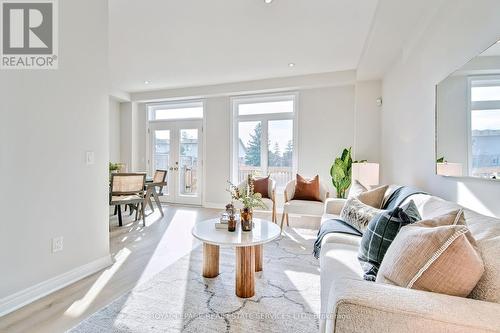 19 - 5056 New Street, Burlington, ON - Indoor Photo Showing Living Room