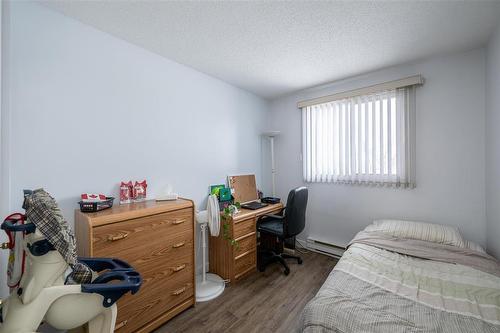 128 130 Quail Ridge Road, Winnipeg, MB - Indoor Photo Showing Bedroom