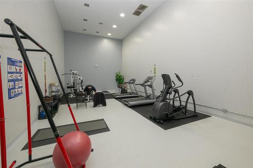 128 130 Quail Ridge Road, Winnipeg, MB - Indoor Photo Showing Gym Room