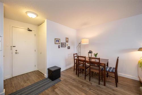 128 130 Quail Ridge Road, Winnipeg, MB - Indoor Photo Showing Dining Room