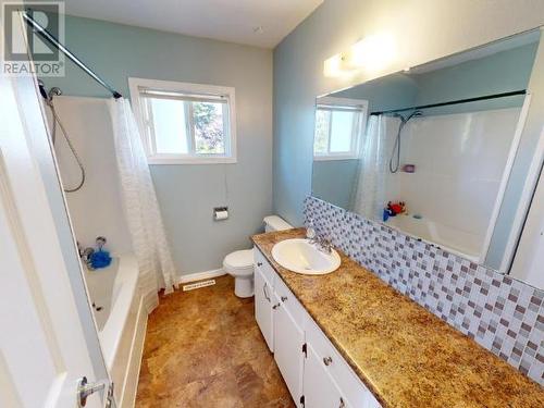 4229 Manson Ave, Powell River, BC - Indoor Photo Showing Bathroom