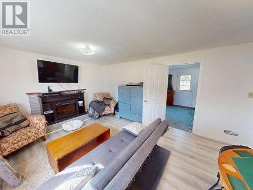 4229 Manson Ave, Powell River, BC - Indoor Photo Showing Living Room