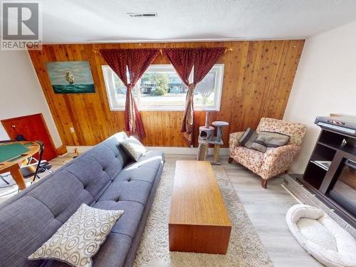 4229 Manson Ave, Powell River, BC - Indoor Photo Showing Living Room