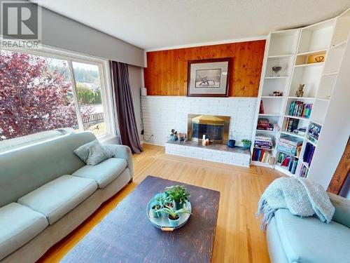 4229 Manson Ave, Powell River, BC - Indoor Photo Showing Living Room With Fireplace