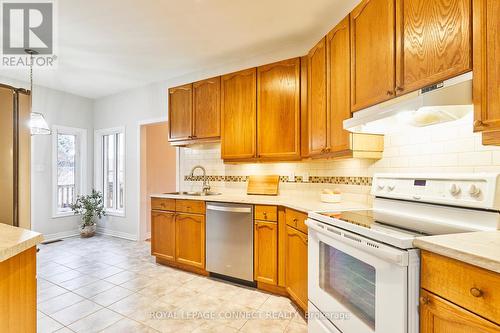 33 Waterbury Crescent, Scugog, ON - Indoor Photo Showing Kitchen