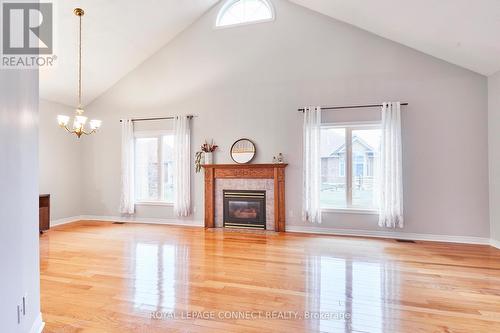 33 Waterbury Crescent, Scugog, ON - Indoor Photo Showing Living Room With Fireplace