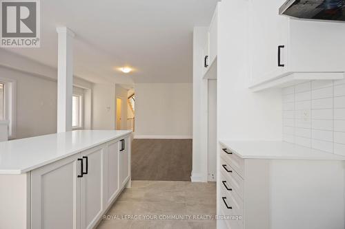 142 Sequin Street, Richmond Hill, ON - Indoor Photo Showing Kitchen