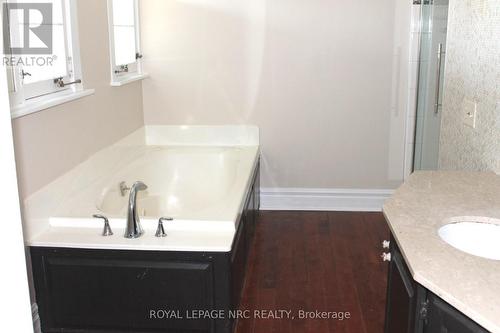 333 Main Street, St. Catharines (439 - Martindale Pond), ON - Indoor Photo Showing Bathroom