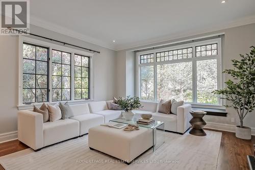 370 Poplar Drive, Oakville, ON - Indoor Photo Showing Living Room