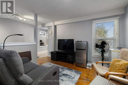 275 Division Street, Kingston (East Of Sir John A. Blvd), ON - Indoor Photo Showing Living Room