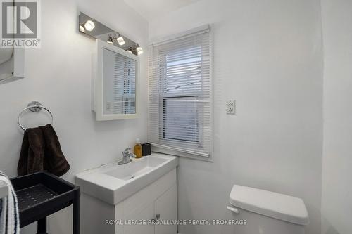 275 Division Street, Kingston (East Of Sir John A. Blvd), ON - Indoor Photo Showing Bathroom