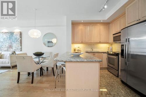 809 - 628 Fleet Street, Toronto, ON - Indoor Photo Showing Kitchen