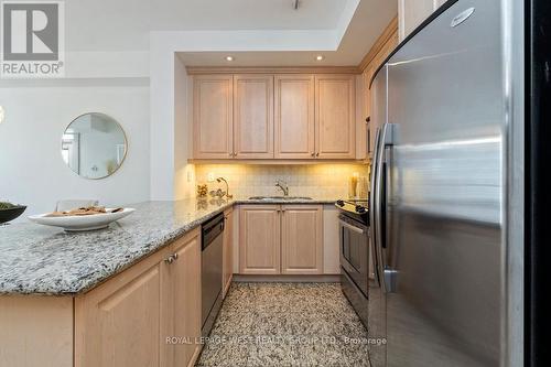 809 - 628 Fleet Street, Toronto, ON - Indoor Photo Showing Kitchen With Upgraded Kitchen