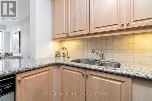 809 - 628 Fleet Street, Toronto, ON - Indoor Photo Showing Kitchen With Double Sink