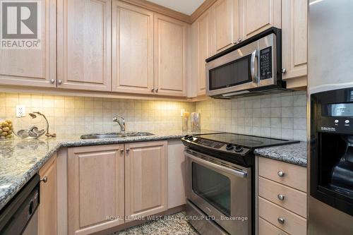 809 - 628 Fleet Street, Toronto, ON - Indoor Photo Showing Kitchen With Double Sink With Upgraded Kitchen