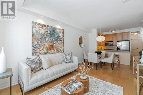 809 - 628 Fleet Street, Toronto, ON - Indoor Photo Showing Living Room