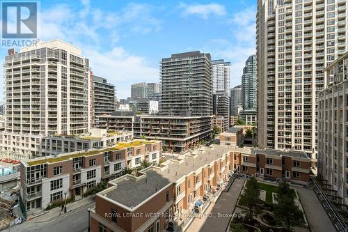 809 - 628 Fleet Street, Toronto, ON - Outdoor With Facade