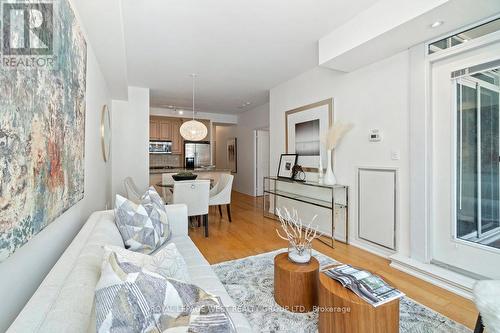 809 - 628 Fleet Street, Toronto, ON - Indoor Photo Showing Living Room