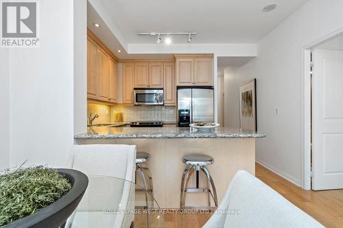 809 - 628 Fleet Street, Toronto, ON - Indoor Photo Showing Kitchen With Upgraded Kitchen