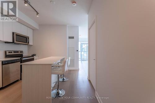 707 - 859 The Queensway, Toronto, ON - Indoor Photo Showing Kitchen