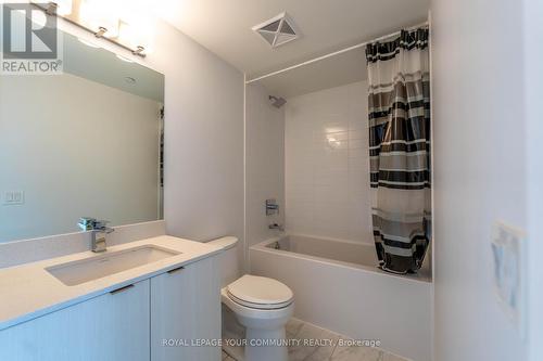 707 - 859 The Queensway, Toronto, ON - Indoor Photo Showing Bathroom