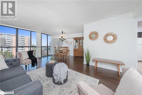 1240 Marlborough Court Unit# 805, Oakville, ON - Indoor Photo Showing Living Room