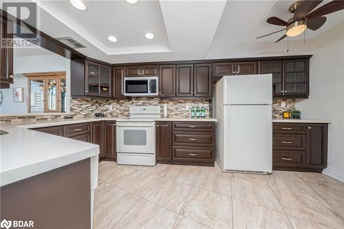 1240 Marlborough Court Unit# 805, Oakville, ON - Indoor Photo Showing Kitchen