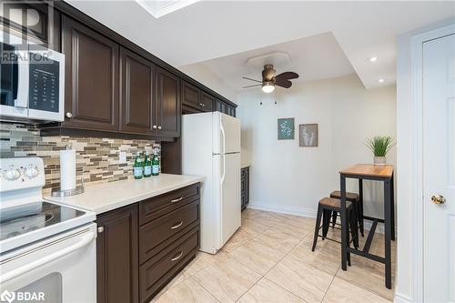 1240 Marlborough Court Unit# 805, Oakville, ON - Indoor Photo Showing Kitchen