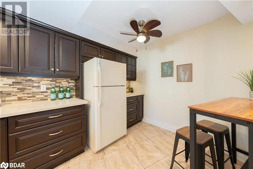 1240 Marlborough Court Unit# 805, Oakville, ON - Indoor Photo Showing Kitchen